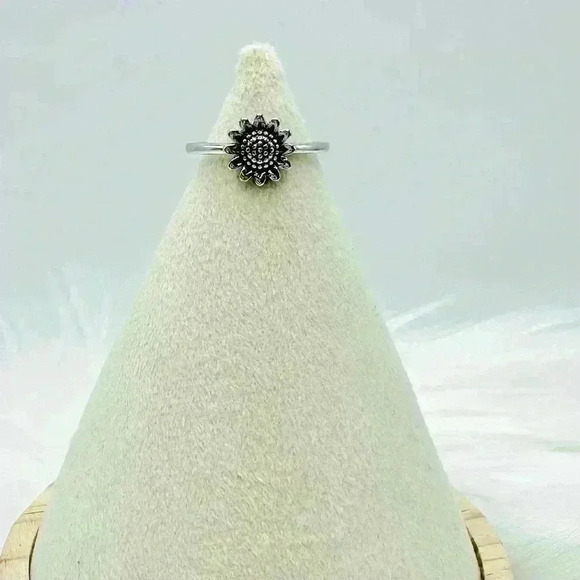 Vintage Sunflower Design Ring Silver Plated size 6 - Picture 5 of 6